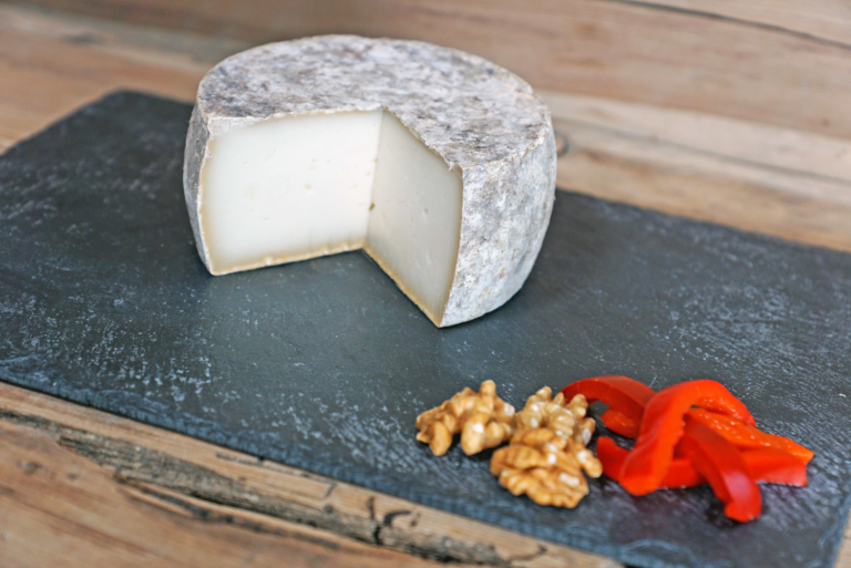 Tomme De Chèvre Fromage De Chèvre Fermier Montdenis Terroir De Maurienne 